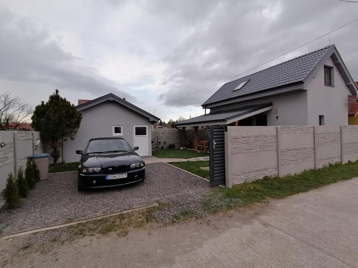 Vikendovy Dom Hlboka Villa Dunajska Streda Exterior photo